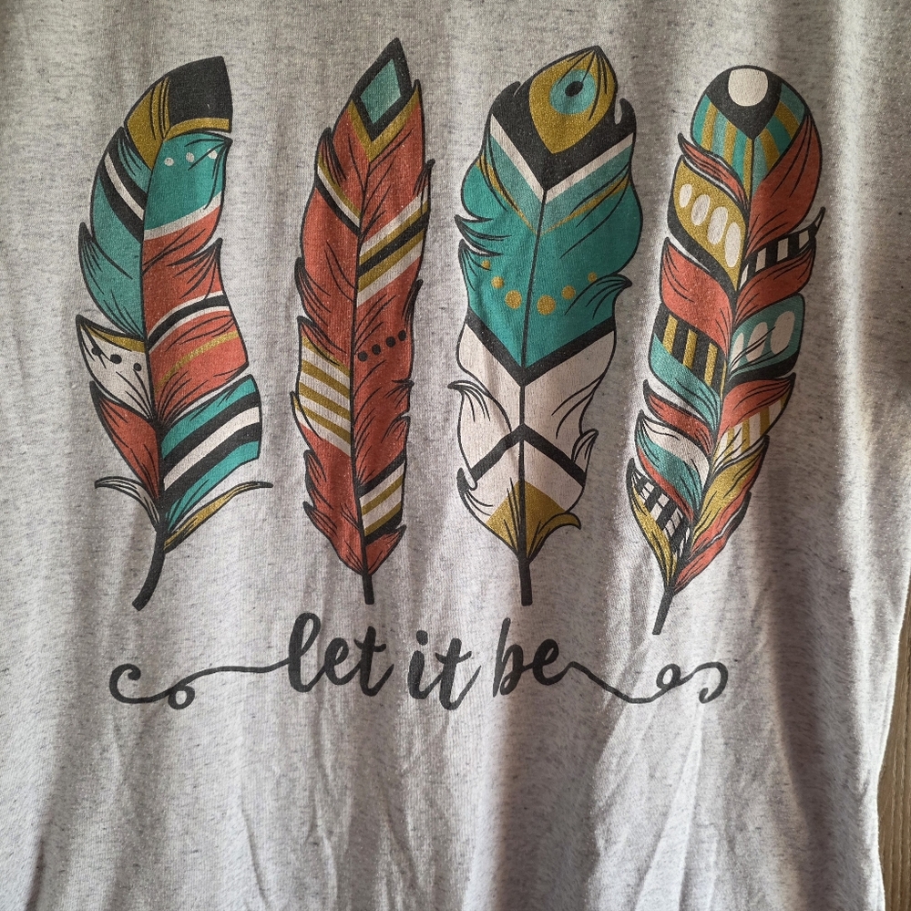 Gray Feather Print T-Shirt - Picture 2 of 3